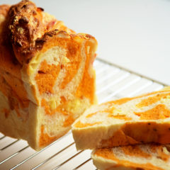モッツァレッラとベーコンの食パン