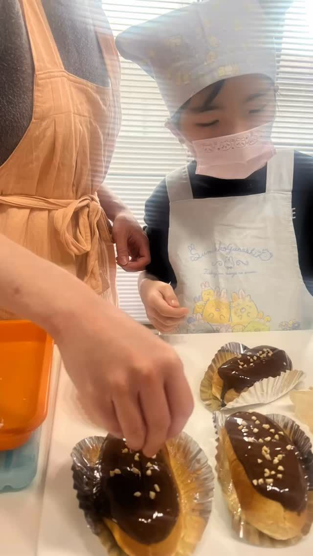 バレンタインあたりはやっぱりチョコ系が

多かったですね😃

親子レッスン

とてもよくお話してくれて

ニコニコ可愛いTちゃん

リピありがとうございました😊

また会えるの楽しみにしてるよー

#親子レッスン#パン教室#料理教室#ひとみ食堂