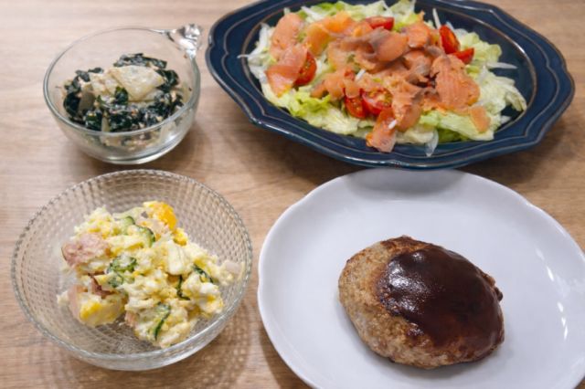 WBC飯⚾️

熱狂したWBC

楽しませてもらいました。

負けちゃって残念でしたが、

台湾、韓国、オーストラリア、チェコ戦は夜だったので

ビール飲みながら美味しいもの食べながらの観戦

ベネズエラ戦はお昼だったので、お酒は飲まなかったけどね

今年はスポーツ当たり年で

冬季オリンピックに始まり、宇宙一の演技も見れたし

WBCではサムライに熱狂し

プロ野球も、ドジャースも始まるし

5月2日は井上尚弥さんの試合あるし

6月になったらバレーボールのネーションズリーグあるし

ワールドカップ⚽️もある！

息子も高3でラストイヤーになるのでしっかり応援しなくちゃ

今年の推し活はスポーツやな

#おうちごはん